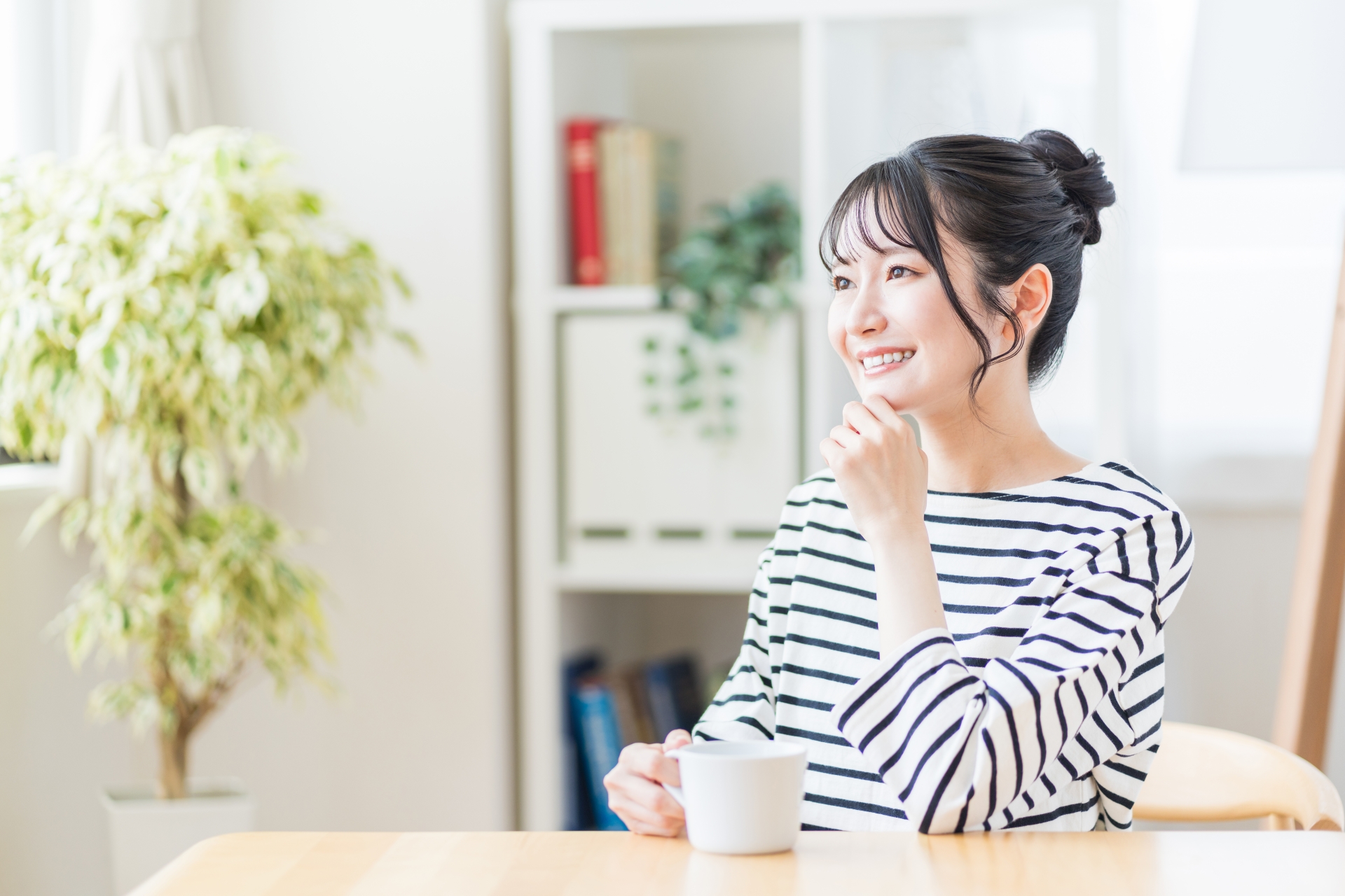 ニキビ・ニキビ跡の治療に前向きに取り組んでいこうとする笑顔の女性